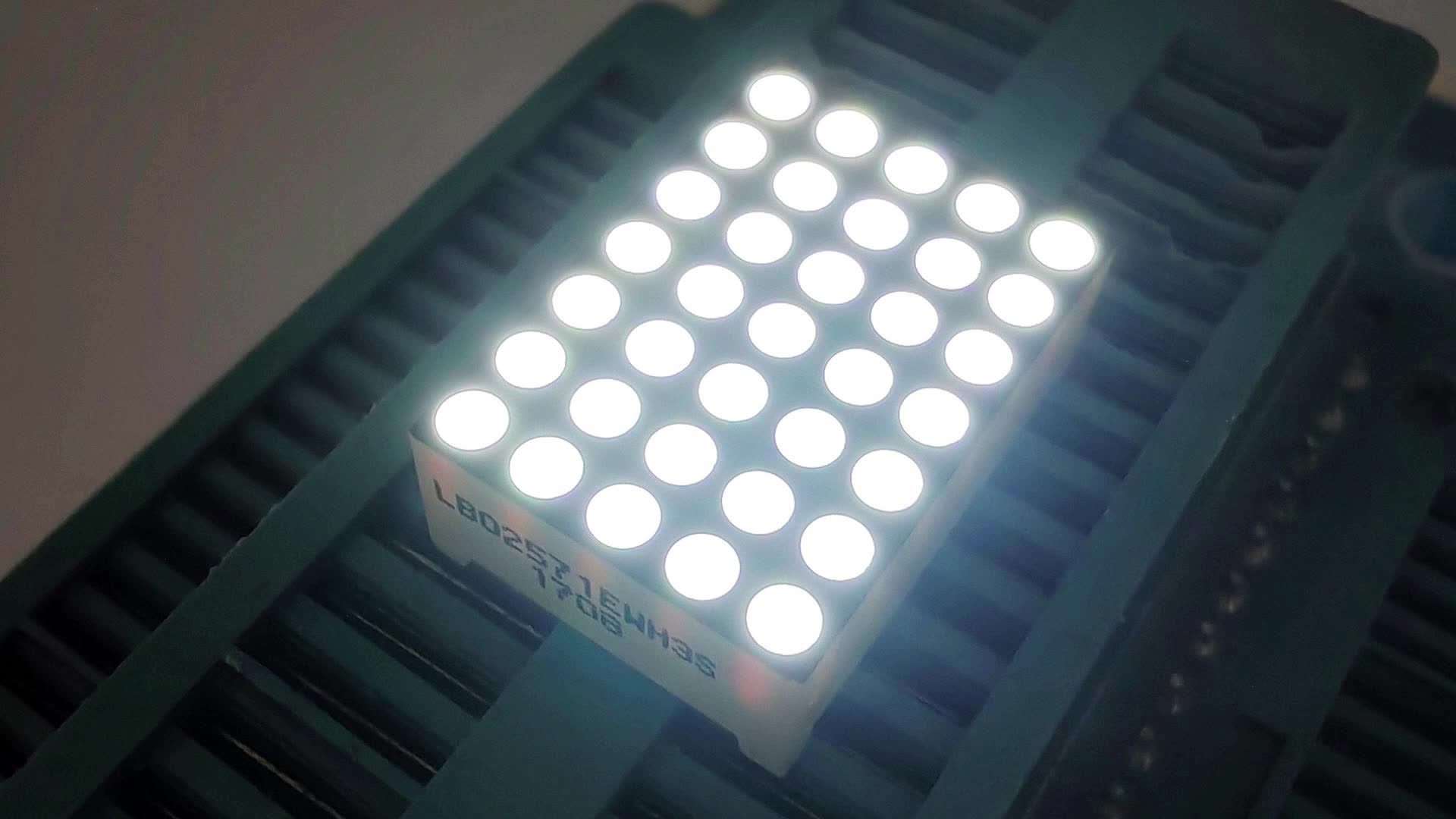 display a matrice di punti LED 5 x 7 da 0,7 pollici 1,9 mm bianco ultra luminoso