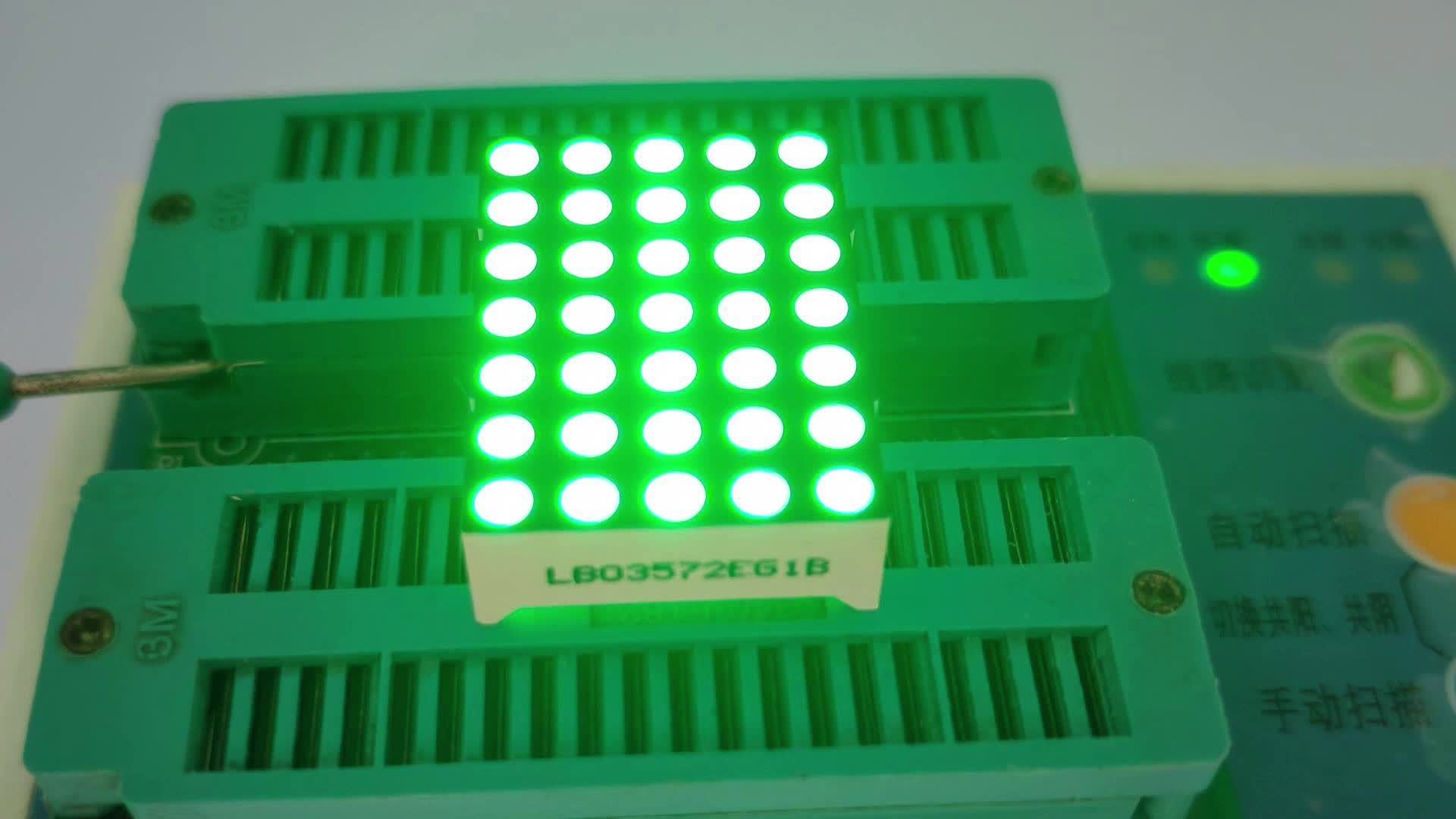 Display LED a matrice di punti verde puro da 3 mm 5 x 7 per indicatore di fuso orario digitale
