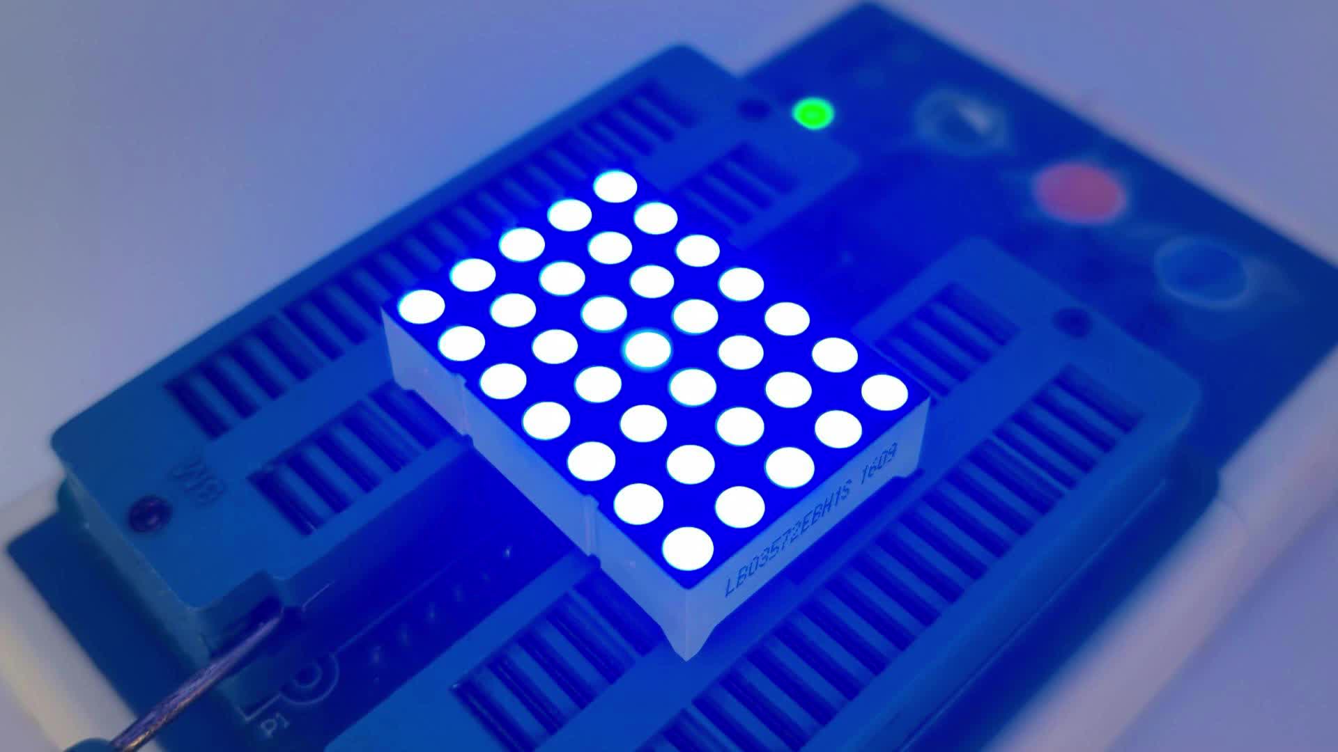 Display LED a matrice di punti blu ultra luminoso da 3 mm 5 x 7 per indicatore di fuso orario digitale