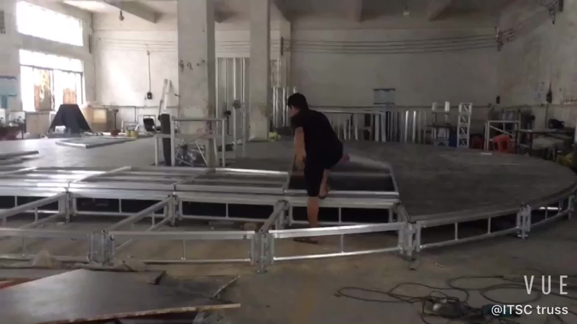 Prueba de los escenarios circulares de 12 m de diámetro para el Circo de Moscú en Malasia.